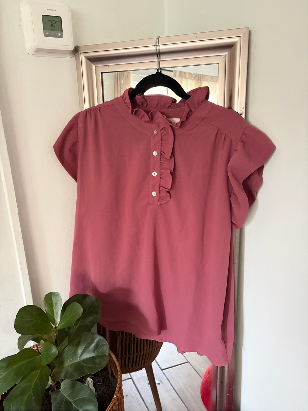 Betsy’s Boutique Shop Dusty Rose Ruffle Blouse – Size L